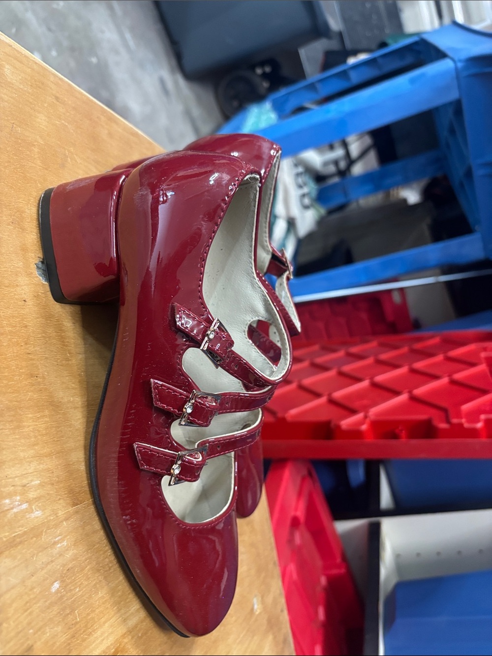 Size 37 red heels - Picture 2 of 5